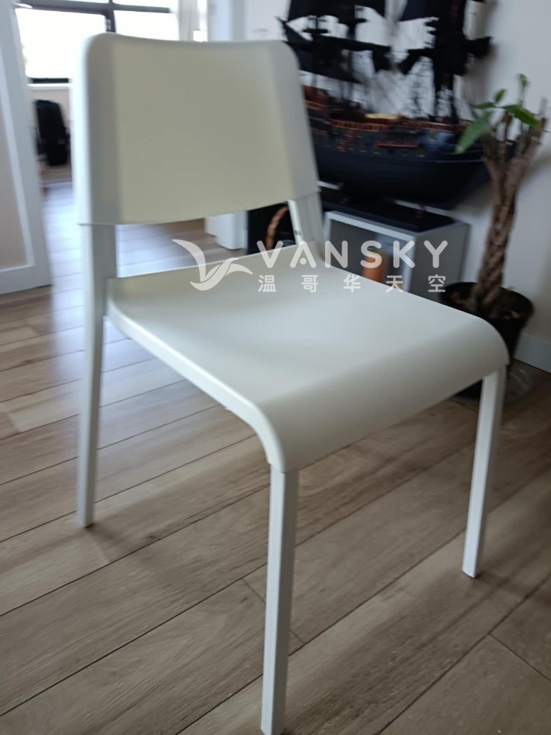 230312195514_white chair.jpg